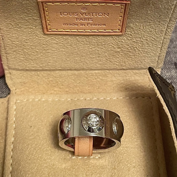 Authentic Louis Vuitton Large White Gold & Diamond Clous Ring - Picture 1 of 13